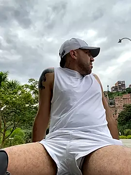 Snapshot of JuanZapata33 chatting on 10/30/25, 04:52 JuanZapata33 online show from 10/30/25, 04:52