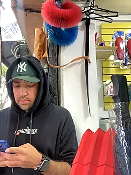 Snapshot of JuanZapata33 chatting on 11/04/25, 09:36 JuanZapata33 online show from 11/04/25, 09:36