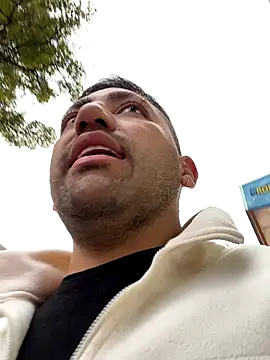 Snapshot of JuanZapata33 chatting on 11/05/25, 10:21 JuanZapata33 online show from 11/05/25, 10:21