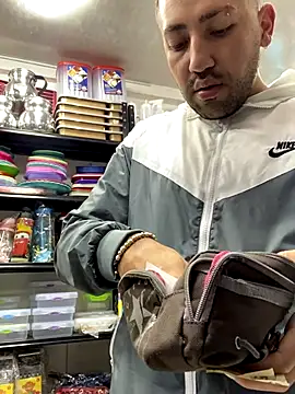 Snapshot of JuanZapata33 chatting on 11/15/25, 09:54 JuanZapata33 online show from 11/15/25, 09:54