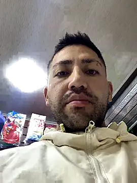 Snapshot of JuanZapata33 chatting on 11/16/25, 10:15 JuanZapata33 online show from 11/16/25, 10:15