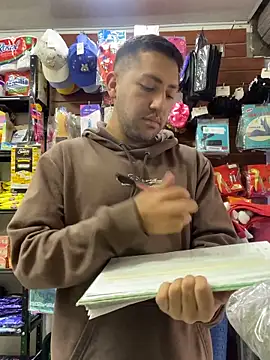 Snapshot of JuanZapata33 chatting on 11/18/25, 09:08 JuanZapata33 online show from 11/18/25, 09:08