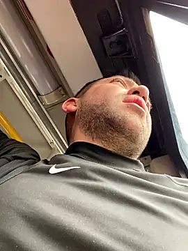 Snapshot of JuanZapata33 chatting on 11/21/25, 05:22 JuanZapata33 online show from 11/21/25, 05:22