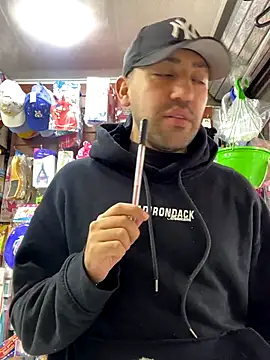 Snapshot of JuanZapata33 chatting on 11/26/25, 09:16 JuanZapata33 online show from 11/26/25, 09:16