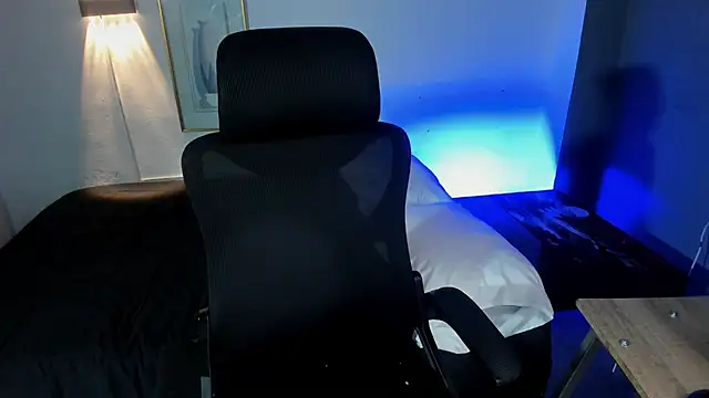 Travistanner 28 online show from 11/29/25, 06:27