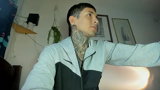 Travistanner 28 online show from 04/13/26, 10:04