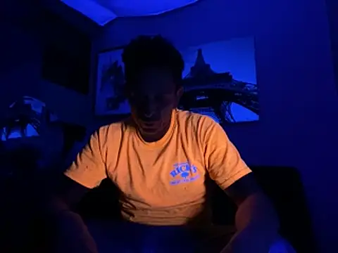 Snapshot of Gman143187 chatting on 10/17/25, 03:20 Gman143187 online show from 10/17/25, 03:20