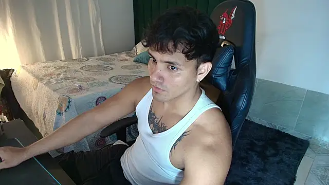Snapshot of man_dur07 chatting on 05/15/26, 07:59 man dur07 online show from 05/15/26, 07:59