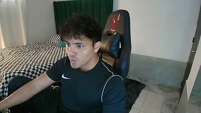 Snapshot of man_dur07 chatting on 06/03/26, 08:25 man dur07 online show from 06/03/26, 08:25