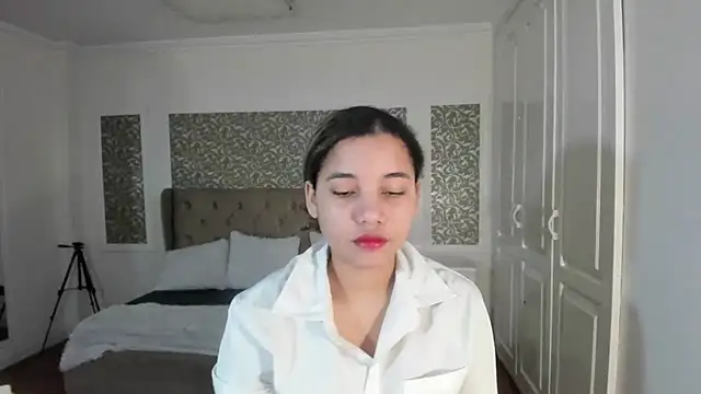 Mayaa ross online show from 12/01/25, 02:11