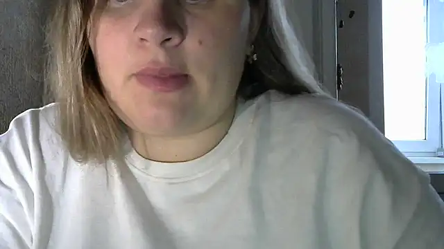 Snapshot of Honeydew-Waves chatting on 11/21/25, 06:12 Honeydew-Waves online show from 11/21/25, 06:12