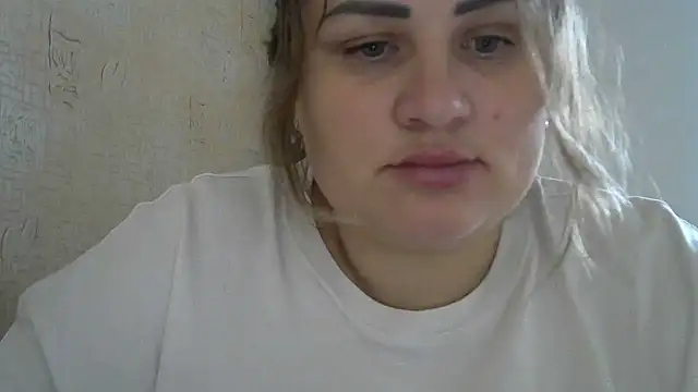 Snapshot of Honeydew-Waves chatting on 11/26/25, 06:58 Honeydew-Waves online show from 11/26/25, 06:58