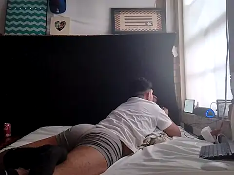 Snapshot of christphor chatting on 12/17/24, 02:44 christphor online show from 12/17/24, 02:44