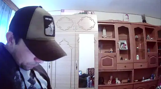 Snapshot of the_hot chatting on 02/22/25, 09:45 the hot online show from 02/22/25, 09:45