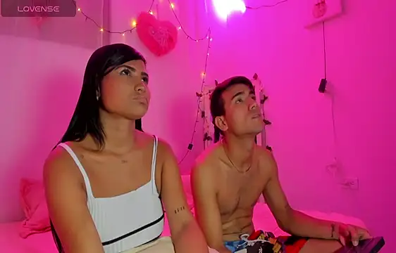 Snapshot of catalina_and_roger chatting on 02/18/25, 01:54 catalina and roger online show from 02/18/25, 01:54