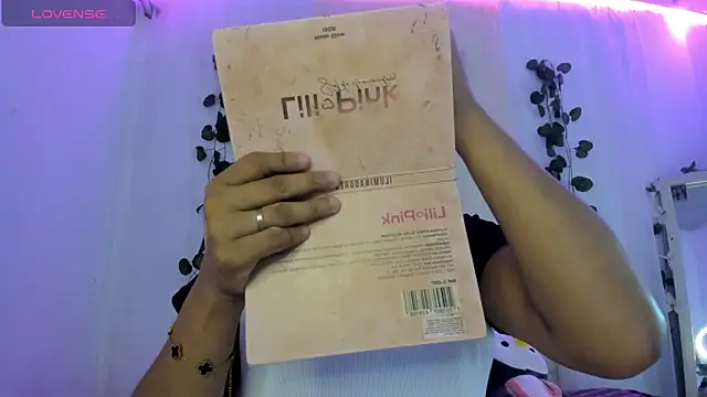 Snapshot of catalina_and_roger chatting on 10/03/25, 01:08 catalina and roger online show from 10/03/25, 01:08