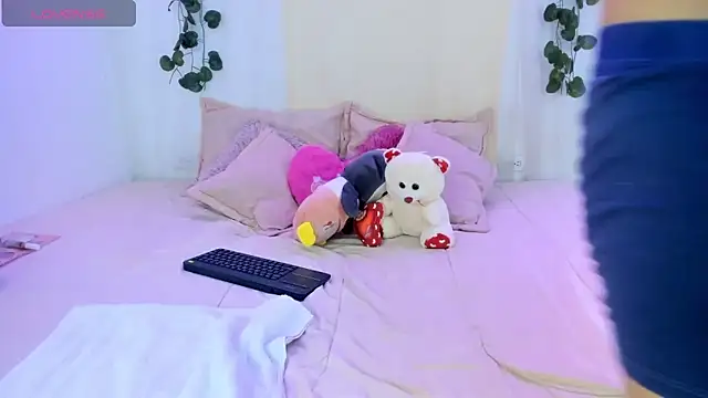 Snapshot of catalina_and_roger chatting on 10/10/25, 03:44 catalina and roger online show from 10/10/25, 03:44