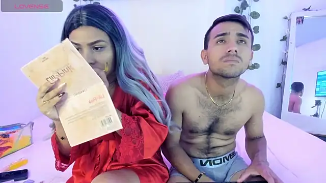 Snapshot of catalina_and_roger chatting on 10/16/25, 08:43 catalina and roger online show from 10/16/25, 08:43