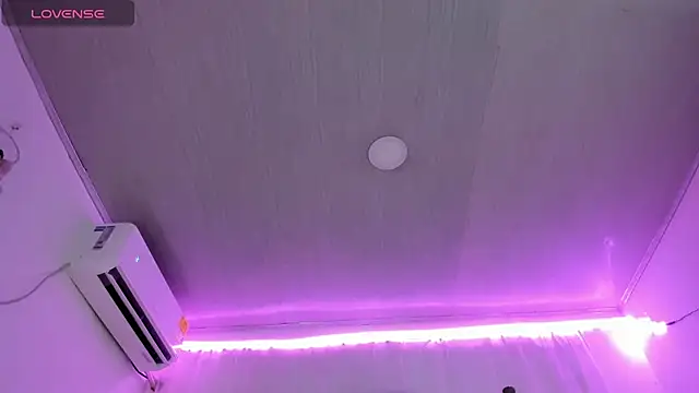 Snapshot of catalina_and_roger chatting on 11/24/25, 08:52 catalina and roger online show from 11/24/25, 08:52