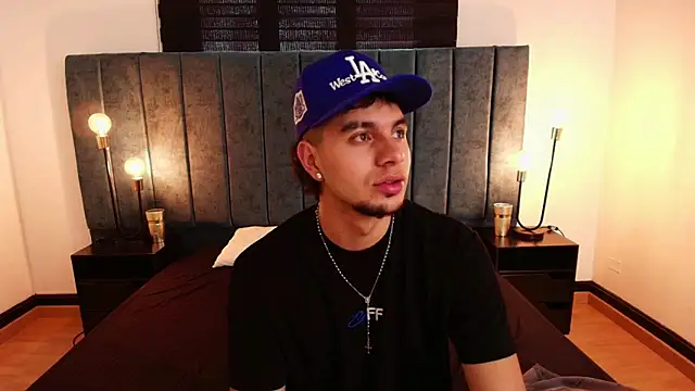 Amadeo Wild online show from 02/15/25, 03:39