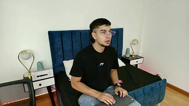 Amadeo Wild online show from 03/15/25, 03:37