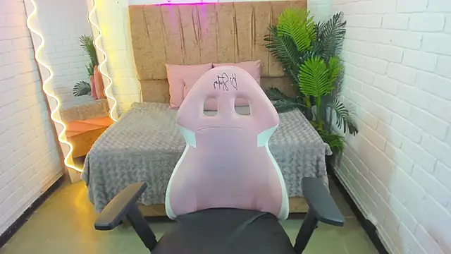 Roxanne tay online show from 02/08/25, 10:51