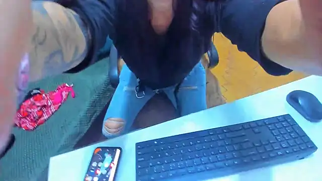 LauraSin online show from 09/15/25, 03:28