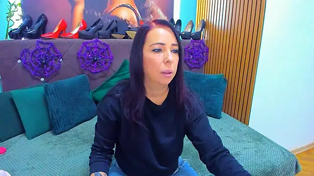 LauraSin online show from 10/30/25, 04:25