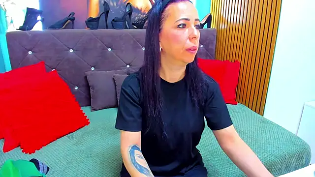 LauraSin online show from 04/28/26, 03:22