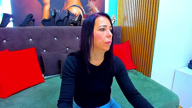 LauraSin online show from 05/13/26, 03:26