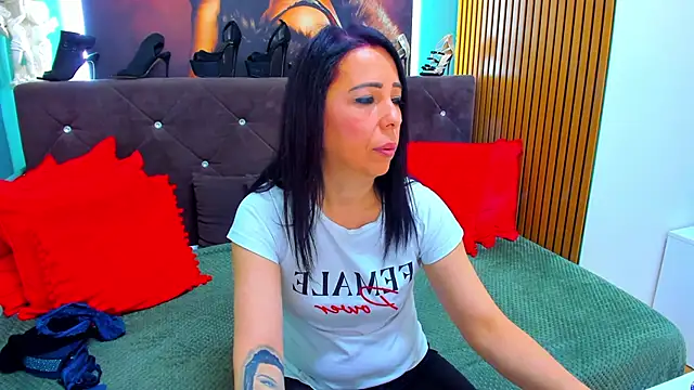 LauraSin online show from 05/25/26, 03:01