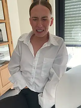 lola tentatiion online show from 03/04/25, 01:38