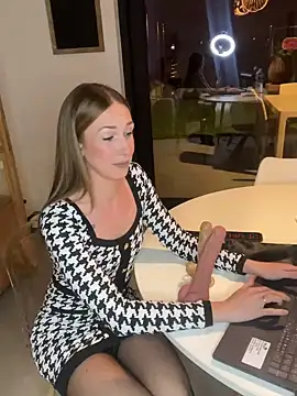 lola tentatiion online show from 03/10/25, 08:34