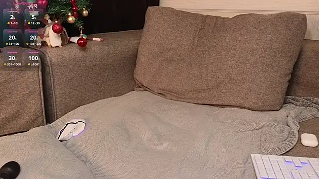 Snapshot of _neli chatting on 12/25/24, 10:27 neli online show from 12/25/24, 10:27