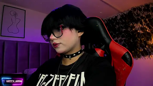 Snapshot of Kitty_Gang chatting on 02/05/26, 01:21 Kitty Gang online show from 02/05/26, 01:21