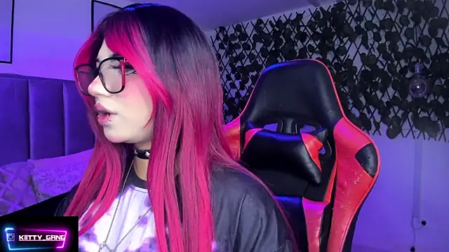 Snapshot of Kitty_Gang chatting on 02/13/26, 01:23 Kitty Gang online show from 02/13/26, 01:23