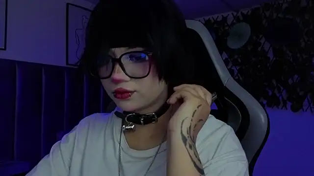 Snapshot of Kitty_Gang chatting on 05/21/26, 01:23 Kitty Gang online show from 05/21/26, 01:23