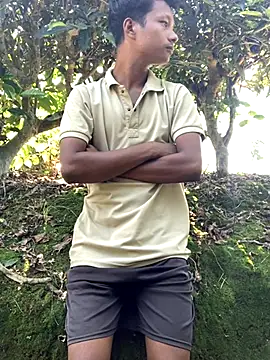 Snapshot of ShroveRising chatting on 10/21/25, 04:24 ShroveRising online show from 10/21/25, 04:24