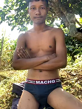 Snapshot of ShroveRising chatting on 11/16/25, 04:18 ShroveRising online show from 11/16/25, 04:18