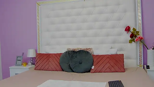 Snapshot of Lenna_Paul chatting on 01/27/25, 06:09 Lenna Paul online show from 01/27/25, 06:09