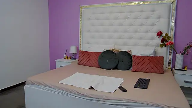 Snapshot of Lenna_Paul chatting on 02/13/25, 02:56 Lenna Paul online show from 02/13/25, 02:56