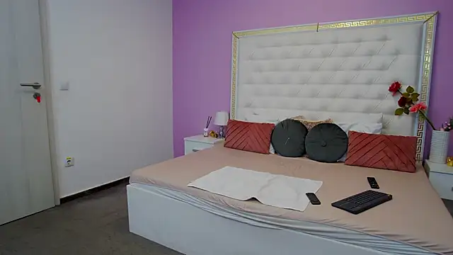 Snapshot of Lenna_Paul chatting on 02/17/25, 05:36 Lenna Paul online show from 02/17/25, 05:36