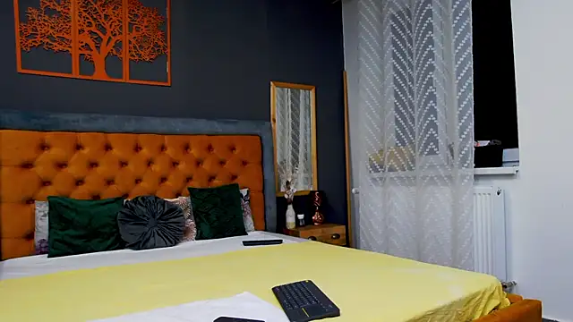 Snapshot of Lenna_Paul chatting on 02/20/25, 04:18 Lenna Paul online show from 02/20/25, 04:18