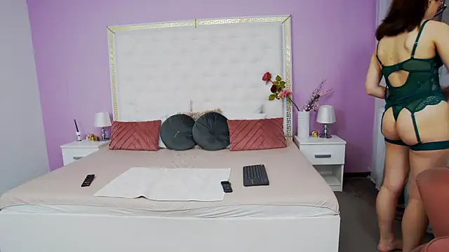 Snapshot of Lenna_Paul chatting on 03/04/25, 04:27 Lenna Paul online show from 03/04/25, 04:27