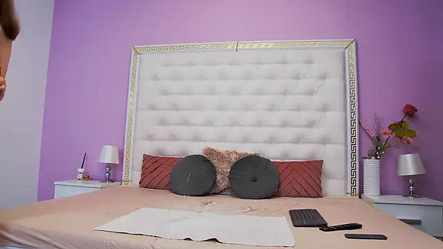 Snapshot of Lenna_Paul chatting on 10/09/25, 04:10 Lenna Paul online show from 10/09/25, 04:10