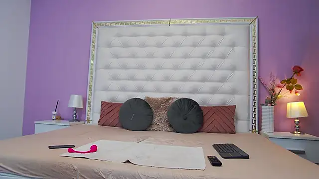 Snapshot of Lenna_Paul chatting on 10/10/25, 04:11 Lenna Paul online show from 10/10/25, 04:11