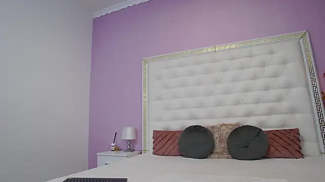 Lenna Paul online show from 12/18/25, 04:51