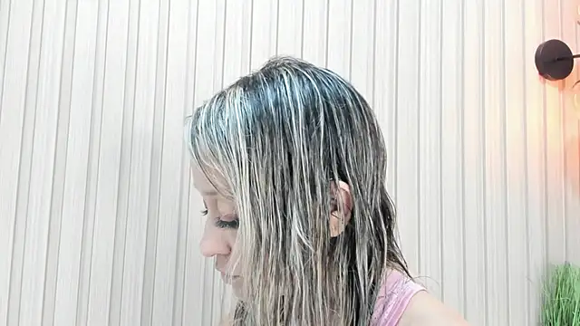 Snapshot of emma_collson chatting on 02/14/25, 02:07 emma collson online show from 02/14/25, 02:07