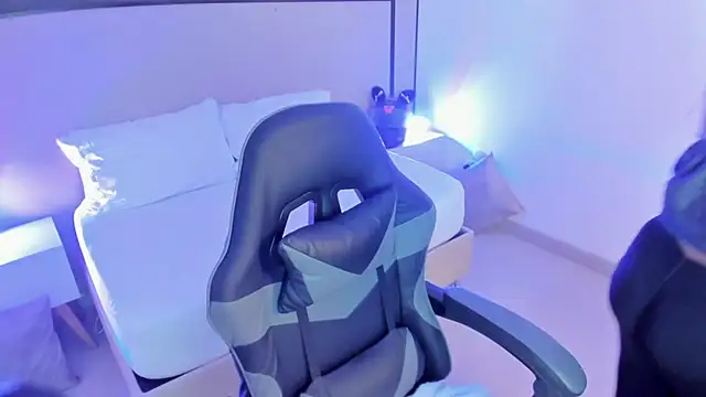 Snapshot of emma_collson chatting on 09/26/25, 02:37 emma collson online show from 09/26/25, 02:37