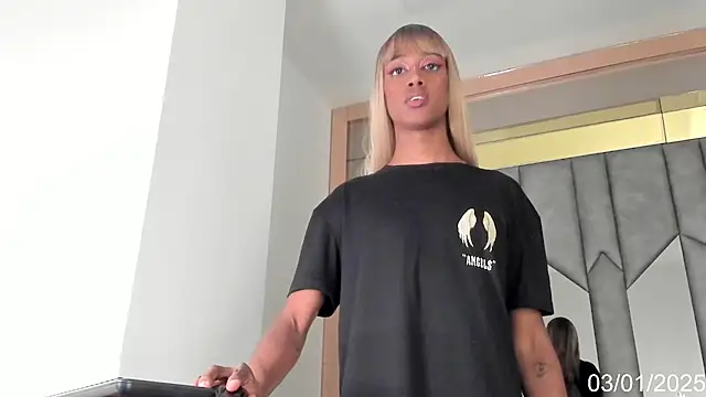 Snapshot of Doll_Isaa chatting on 01/03/25, 04:16 Doll Isaa online show from 01/03/25, 04:16